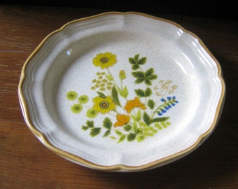 Mikasa stoneware salad plate, Fresh Floral, 1970s Garden Club pattern.