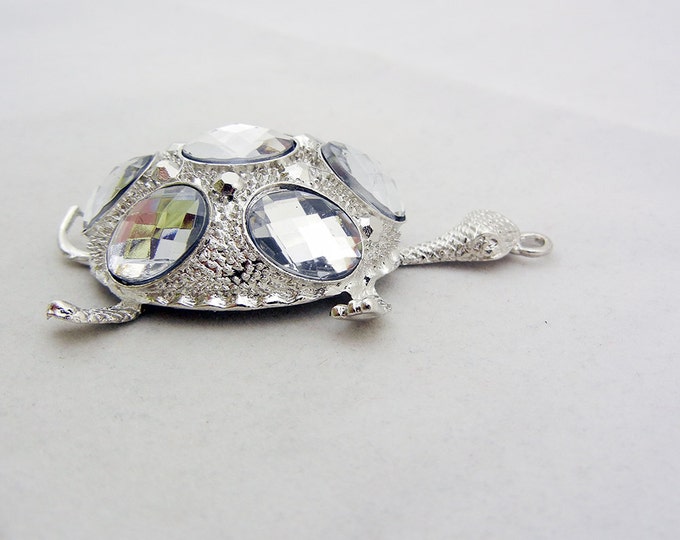 Textured Silver-tone Turtle Pendant Clear Acrylic Cabochons