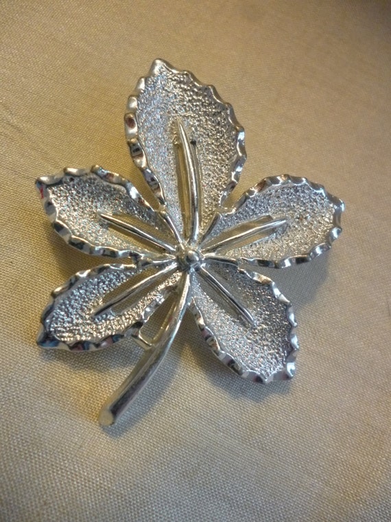 Vintage SARAH COVENTRY Silvertone Leaf Brooch