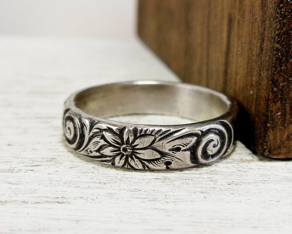 ... Ring, Embossed Flower and Swirl Pattern Ring Band, Sterling Silver