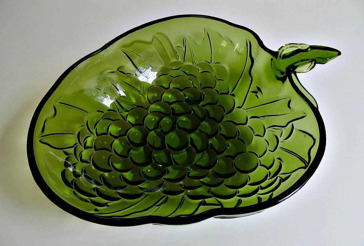 Green Grape Glass Bowl Vintage Mid Century Indiana Glass
