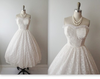 50s Wedding Dress // Vintage 1950s Strapless White Lace Wedding Dress Gown XS