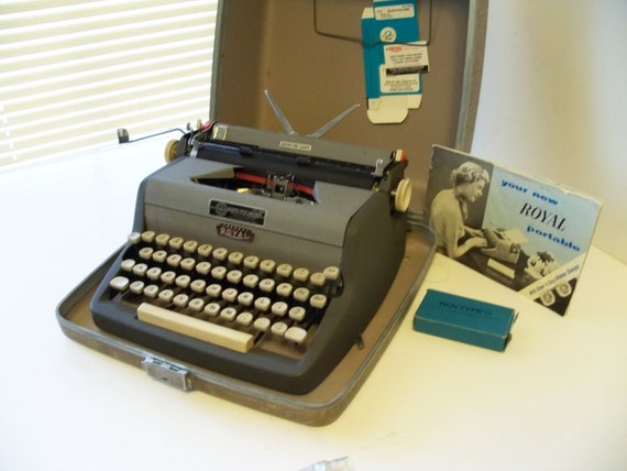 1941 royal quiet deluxe typewriter