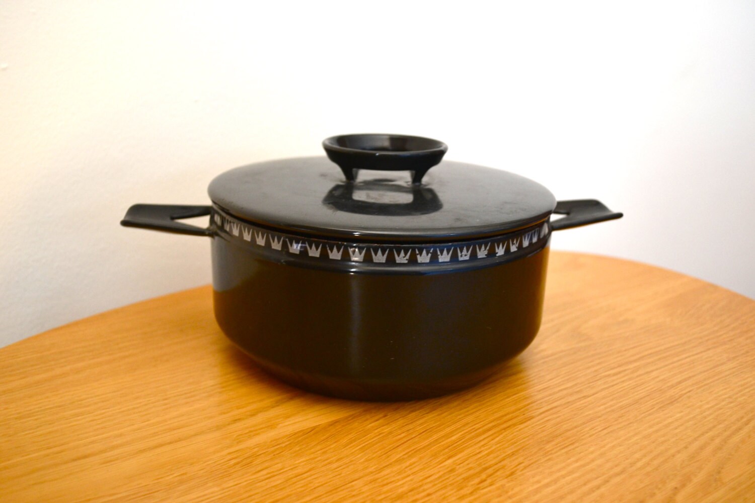 Vintage Danish Modern Enamelware Dutch Oven by Glud & Marstrand Haute