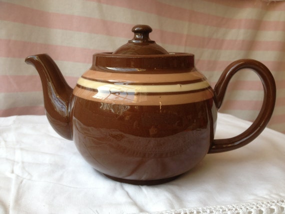 Vintage ALB Brown Betty teapot with knitted cosy