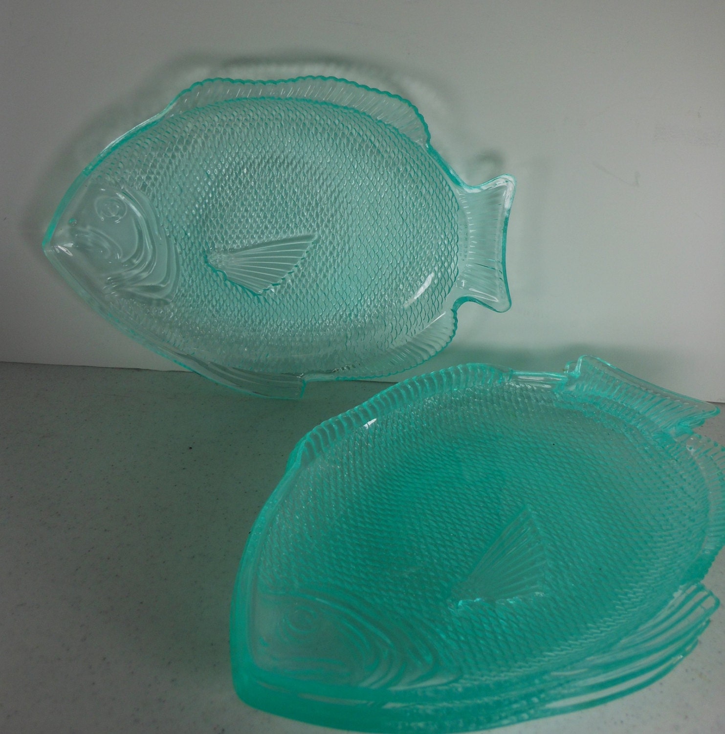 4 Vintage Fish Shape Plates Platters Aqua Plastic USA