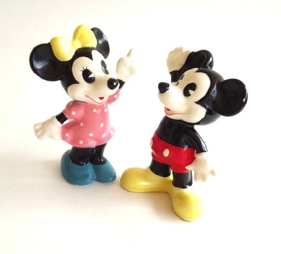 mickey mouse and minnie mouse figurines