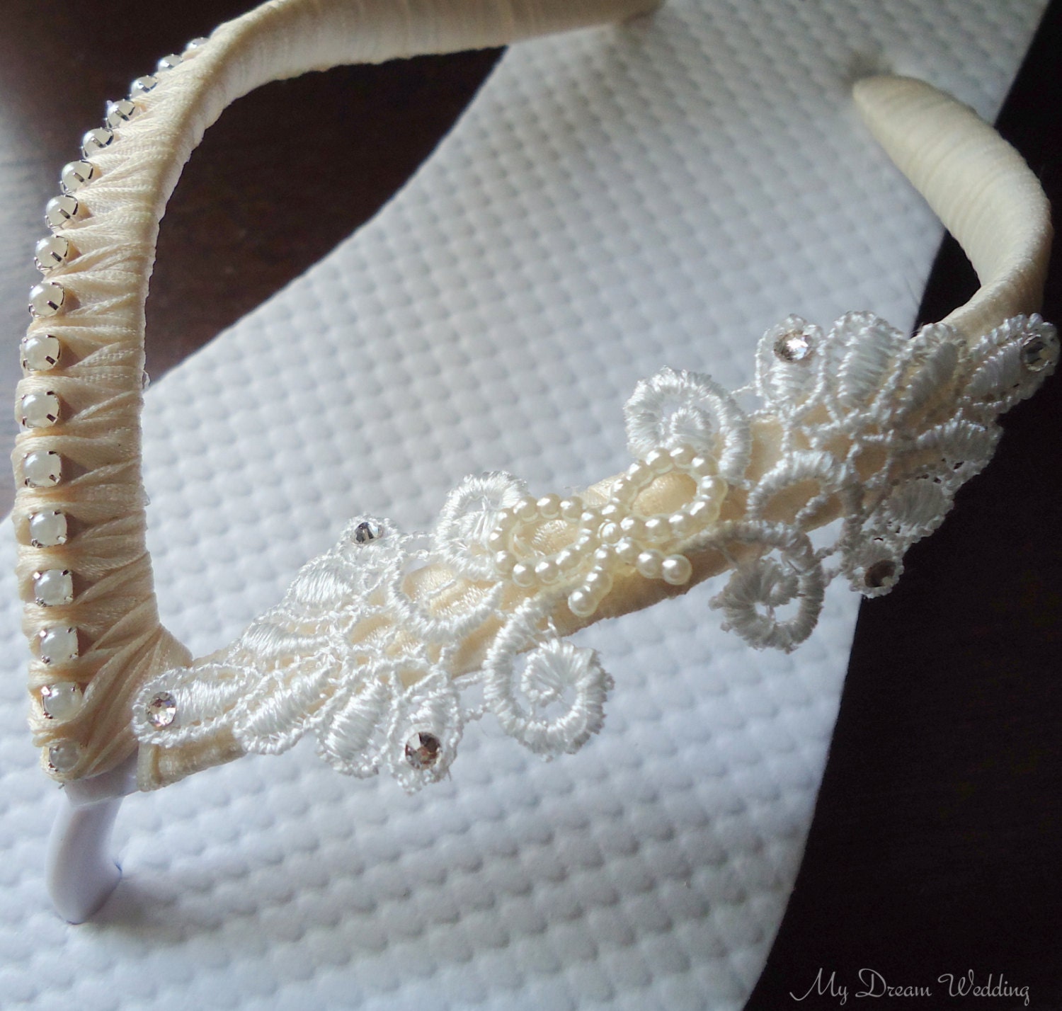 Ivory Flip Flops. Bow-Lace pearls and Swarovski by MyDreamWedding