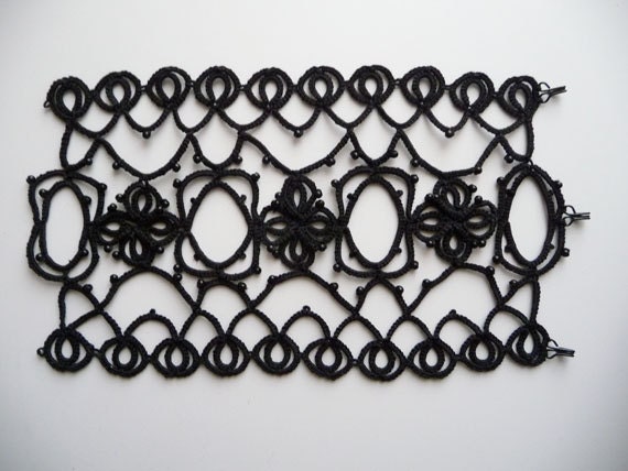 Tatting handmade bracelet black - Gothic style - Halloween