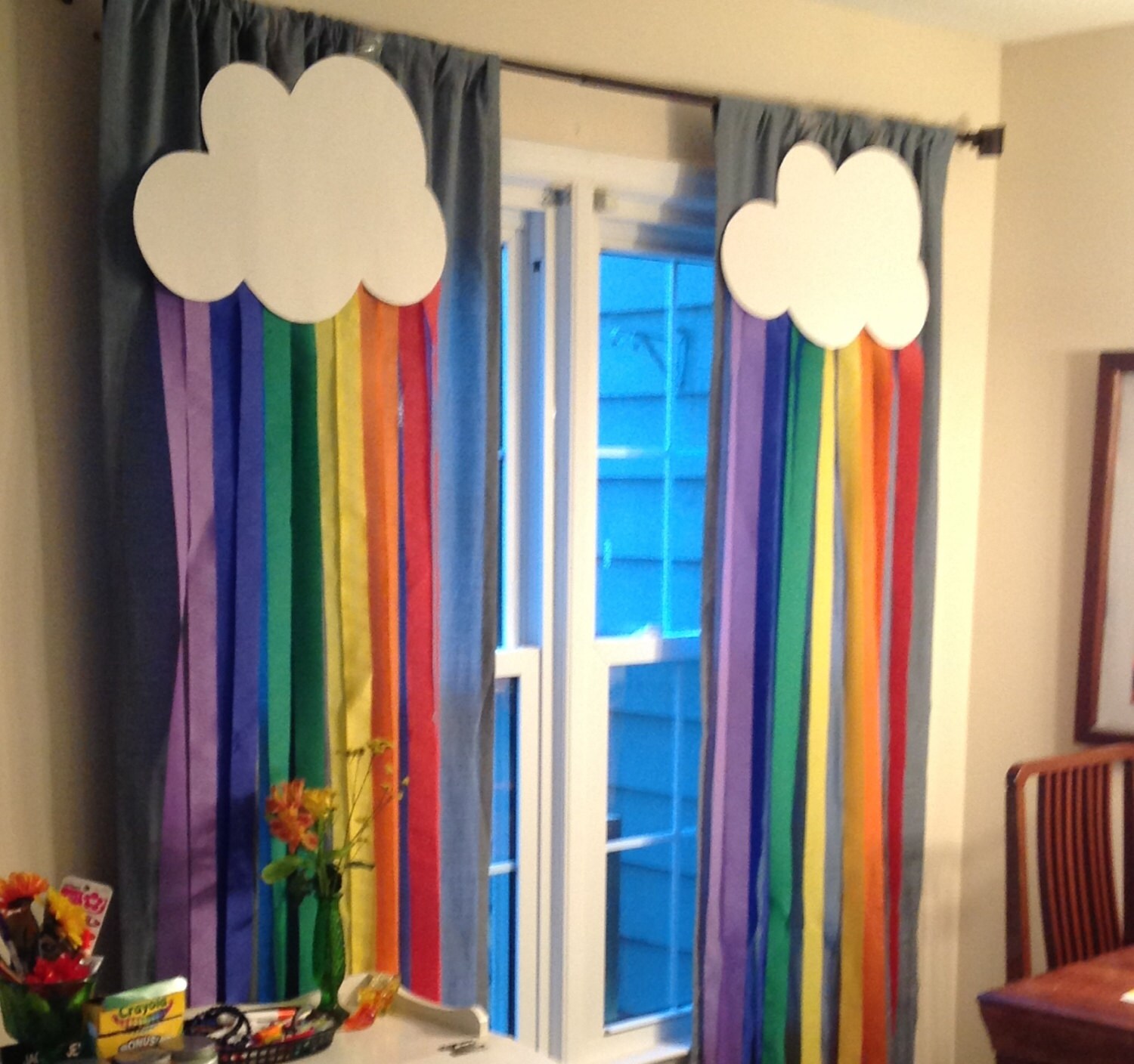 Colgante vertical papel crepé arco iris y nubes Set de dos