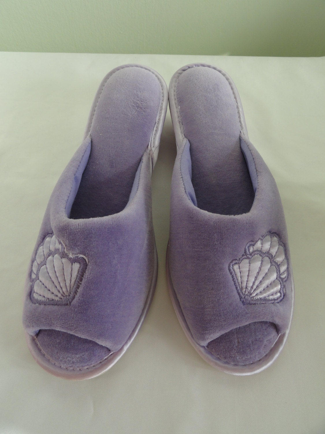 Vintage Dearfoam Bedroom Slippers / Purple / Seashell / Soft