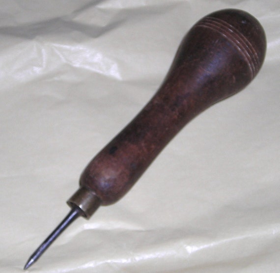 Antique Awl......Hole Punch......Shoemaker's Awl....SW1
