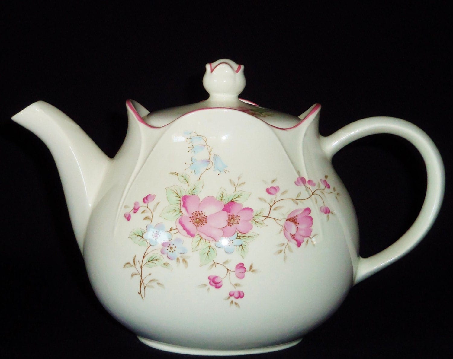Vintage Sadler Windsor England Teapot with Scalloped Rim