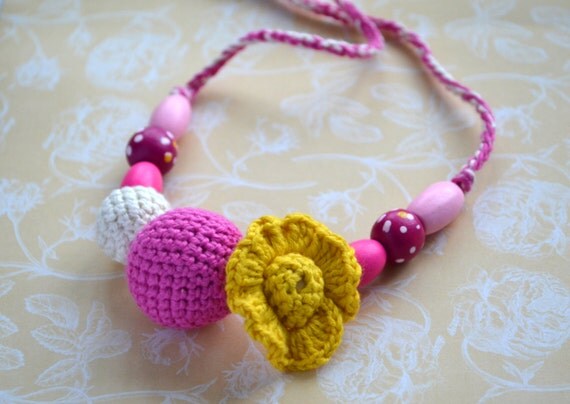 Mom Flower Nursing  Necklace / Teething Necklace - Teething Jewelry - Hot Pink & Yellow - Kids Jewelry