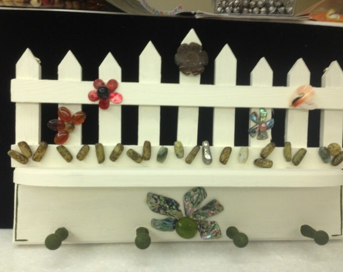 White Picket Fence with Shelf and 4 Pegs for Hanging