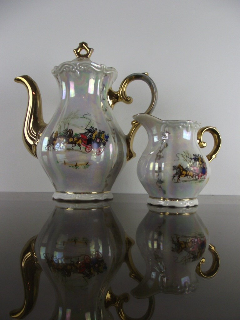 porcelain coffee service. Pot and creamer Haute Juice