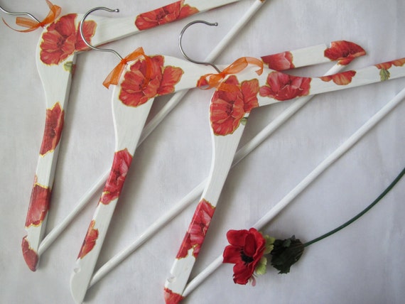 Clothing hangers, wood& red poppies