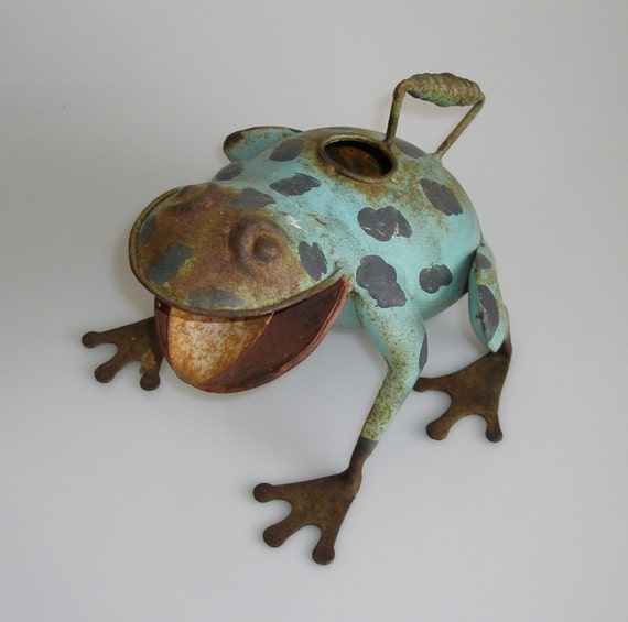 great vintage metal FROG WATERING CAN garden art sculpture