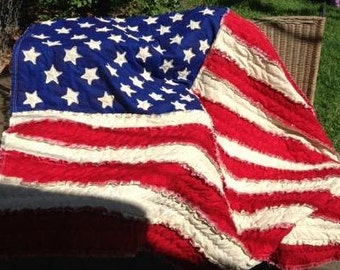 Vintage-Style American Flag Rag Quilt