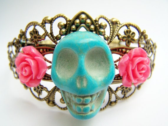 Day of the Dead Bracelet, Dia de Los Muertos Skull Cuff Bracelet, Turquoise Skull with Coral Pink Flowers, Antiqued Brass Filigree - Daya