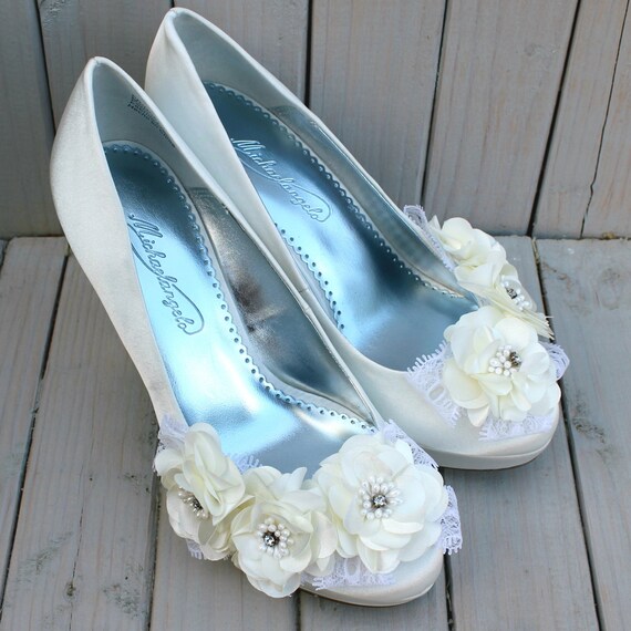 Items similar to Ivory Bridal Shoe With Flowers and Lace on Etsy
