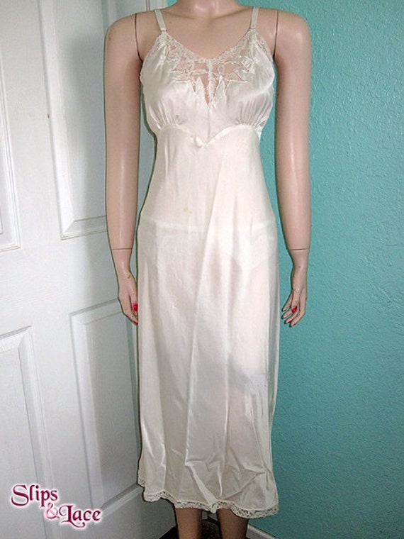 Off White Seamprufe Vintage Nylon Satin Full Slip Size 32