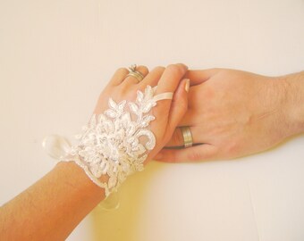 Bridal Gloves, Wedding Gloves, Ivory Lace gloves, Fingerless Gloves, Ivory wedding, cuffs, wedding cuffs, bride, bridal gloves, Bridal cuffs