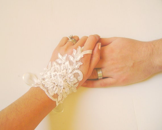 Bridal Gloves, Wedding Gloves, Ivory Lace gloves, Fingerless Gloves, Ivory wedding, cuffs, wedding cuffs, bride, bridal gloves, Bridal cuffs