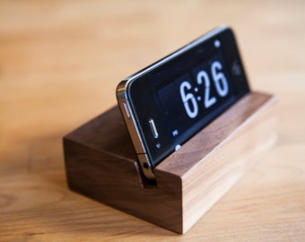 iPhone Stand / iPhone Docking Station / iPhone 4, 4S and 5
