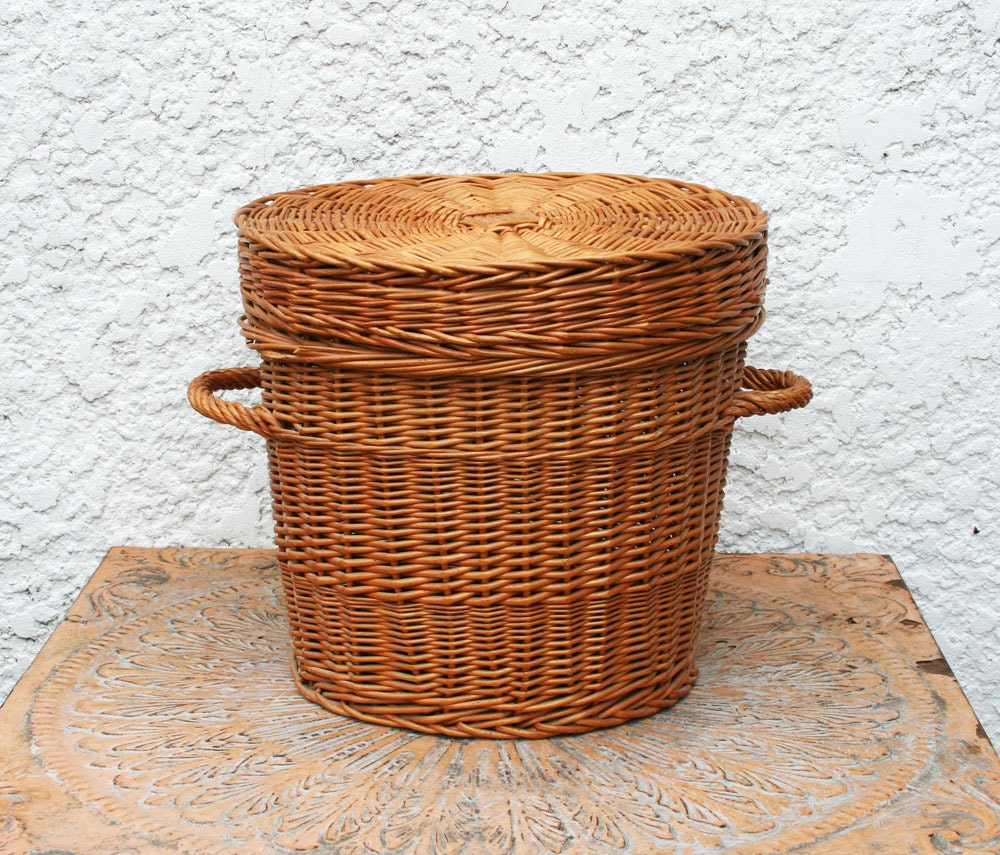 Round Wicker Basket with Handles Fitted Lid