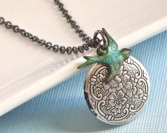 Small Locket Necklace, Bird Jewelry, Nature Jewelry, Nature Necklace, Keepsake Jewelry, Silver Locket, Bird Necklace, Girl Locket