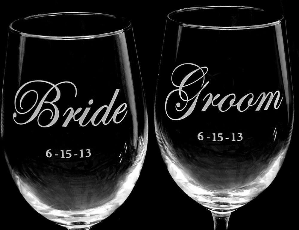 4 Personalized Wine Glasses Wedding Present for Couple or