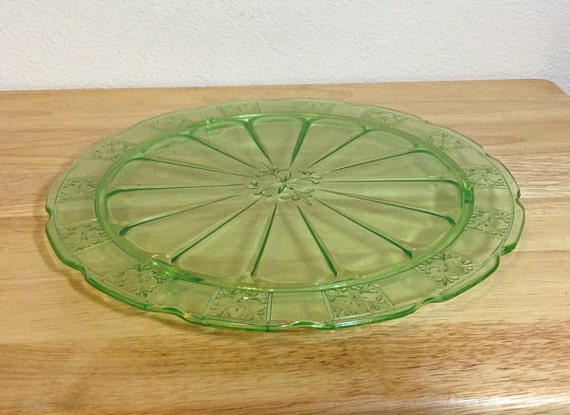 Vintage Green Depression Glass Footed Cake Plate 3396