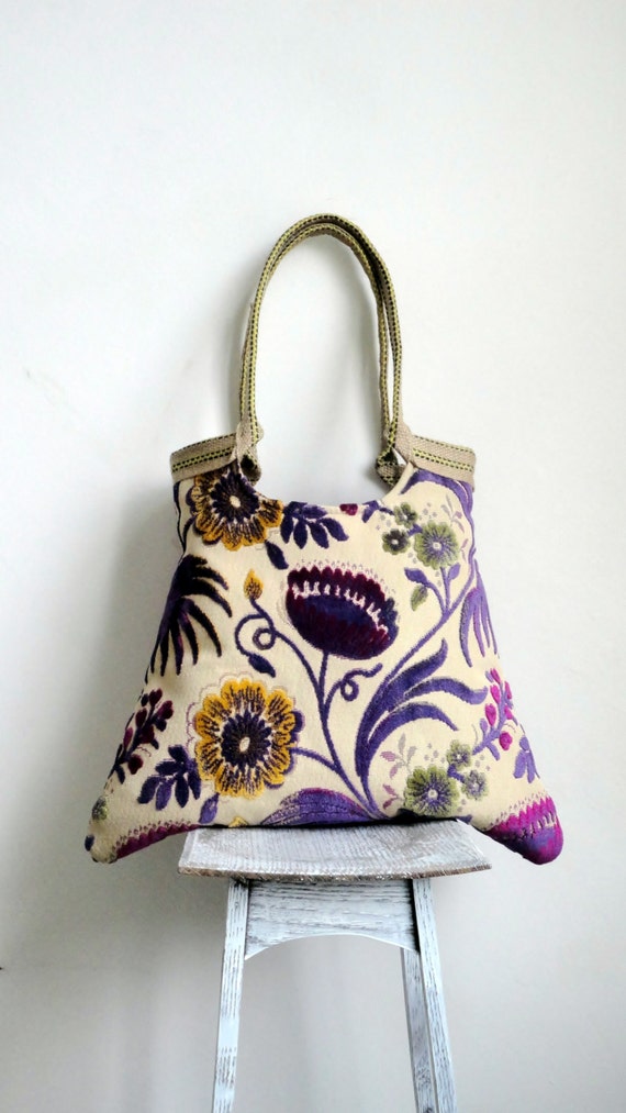 Floral tapestry tote bag with jute