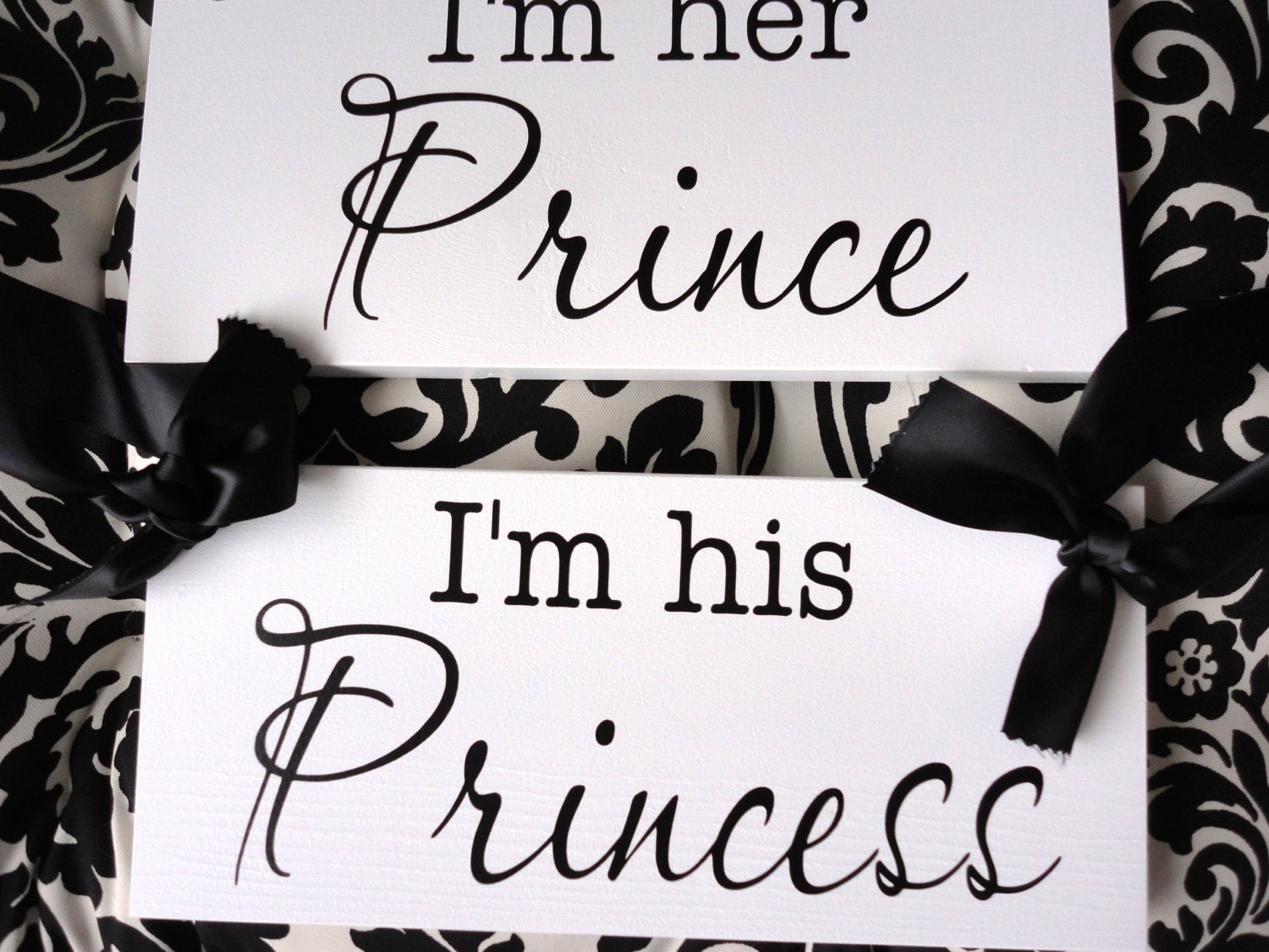 M her. Letter im Wedding. "I'M" sign.