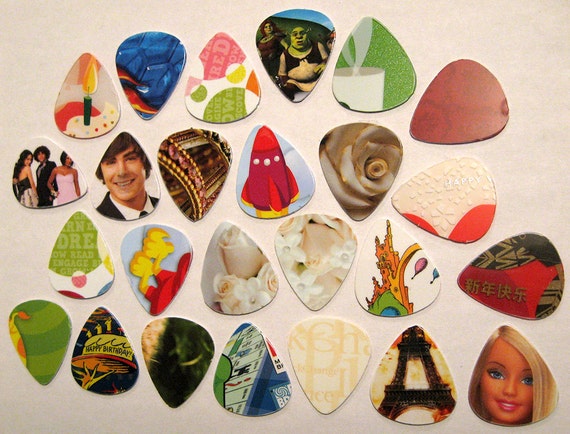 20 Upcycled Guitar Picks From Recycled Repurposed Gift Cards