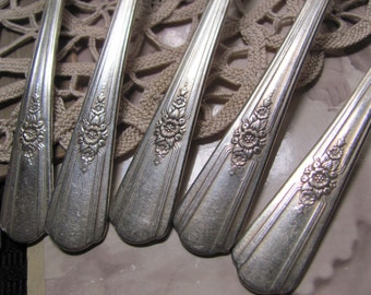 Teaspoons - Silverware - Set of 9 Vintage Silver Plate Teaspoons - Desire 1940 Pattern