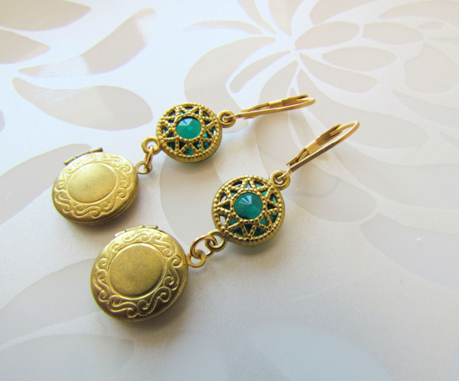 Vintage locket earring gold and emerald by pinkdiamonddesign