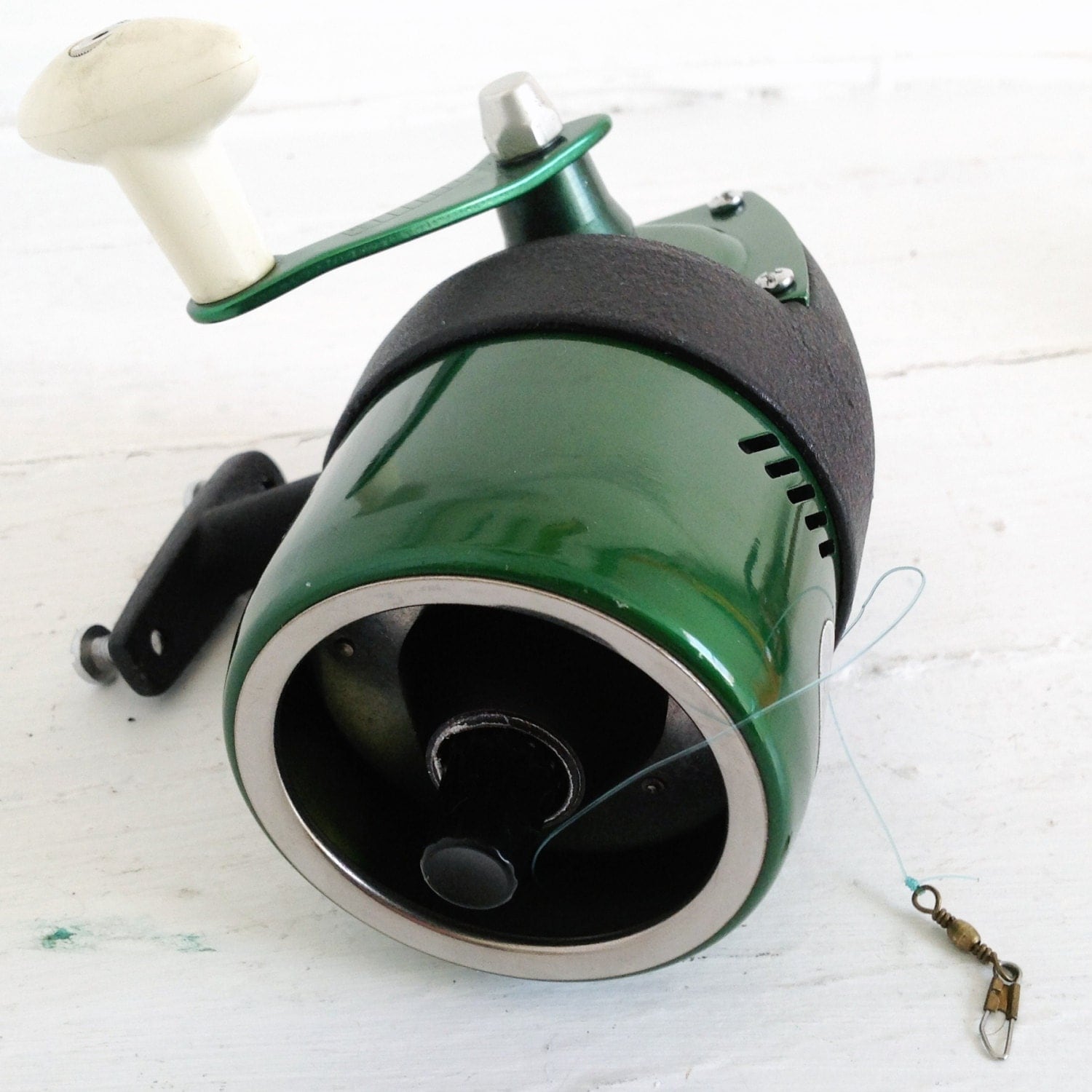 Green Vintage Fishing Reel Professional Bronson 66 L Left Hand