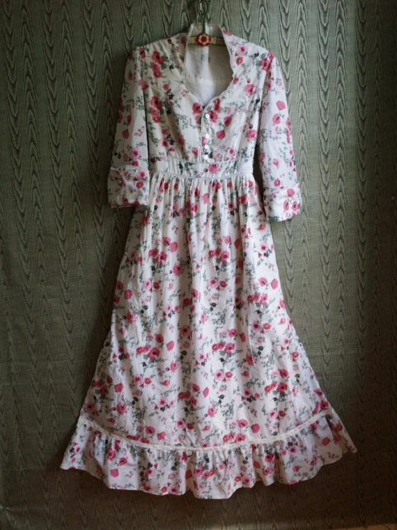 Floral cotton lawn maxi dress with lace detailing and 3/4