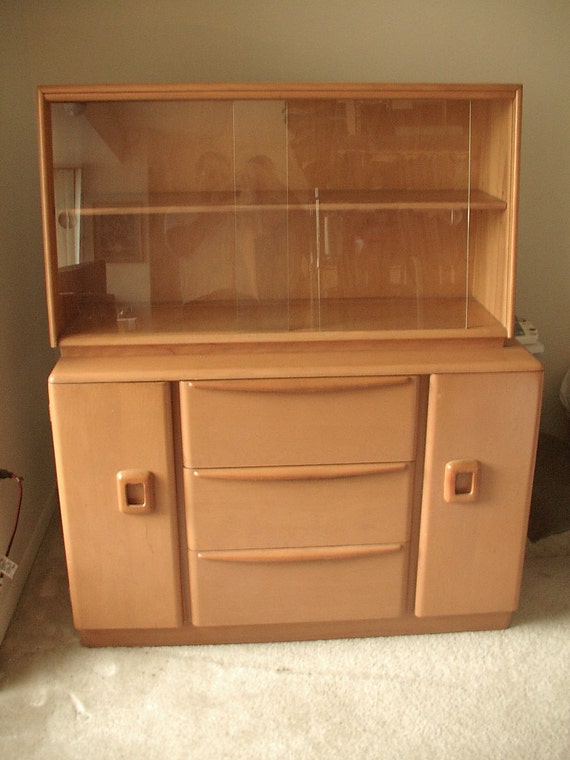 Items similar to Vintage 1950's Heywood Wakefield china cabinet hutch