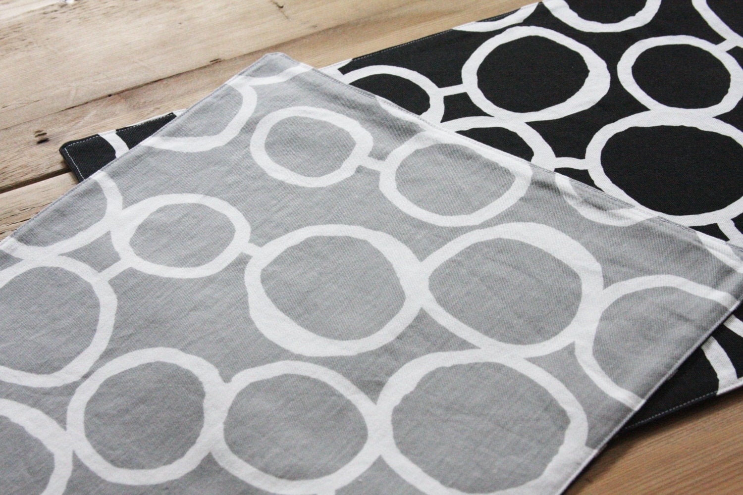 Reversible Placemats Grey and Black with White Circles