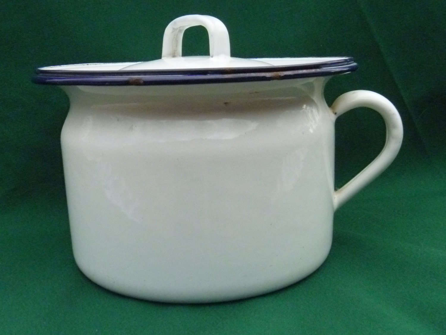 Enamelware CHILDS CHAMBER POT with Lid and Handle Large