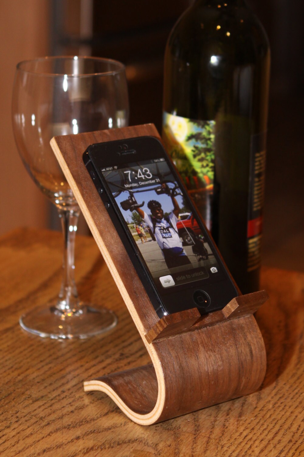 Walnut Veneer Smartphone Desk Stand