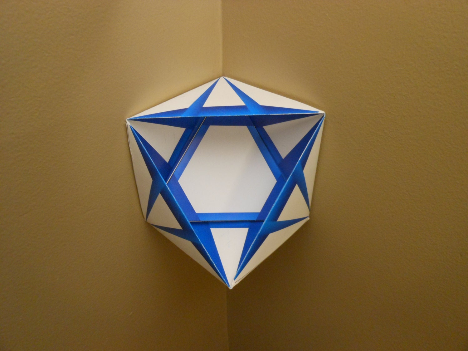 Star of David Triangular Box in 3D and a Stand for Mobile Electronics (SI Tb St1)