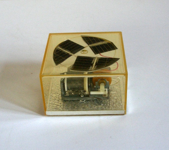 Vintage SOLAR Powered MUSIC BOX Lara's Theme No by FultonLane