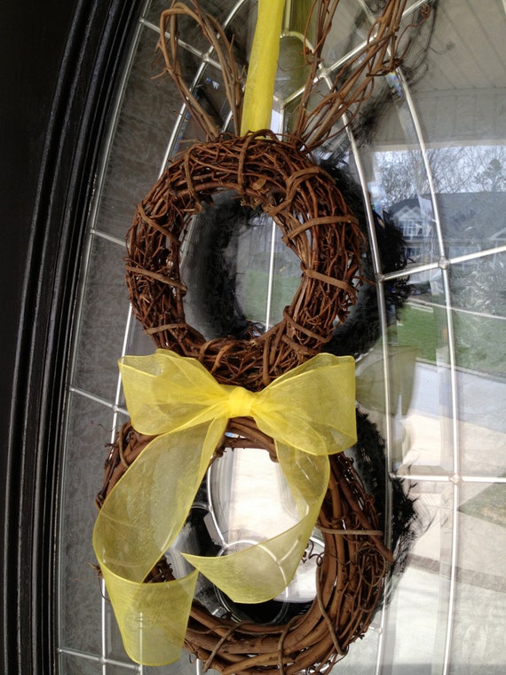 Items similar to Easter Bunny Wreath on Etsy