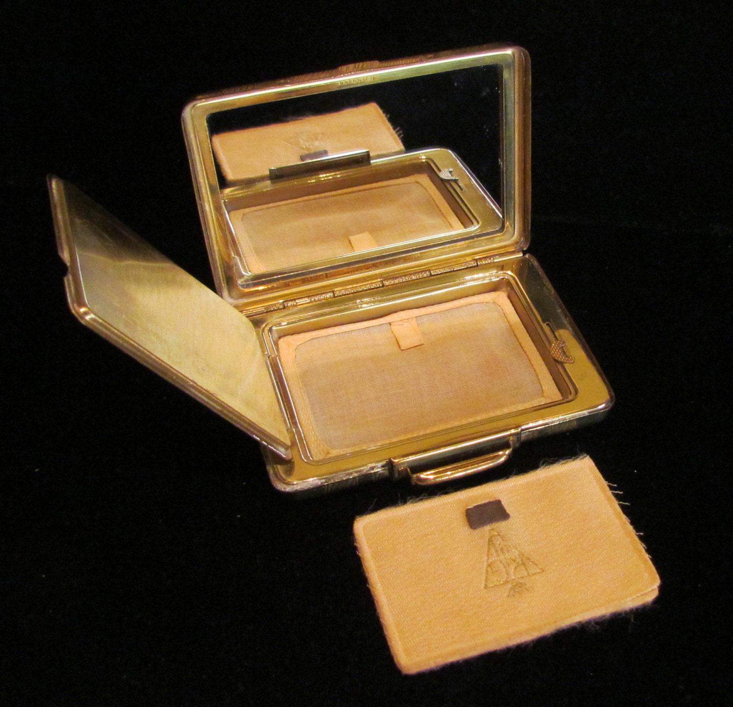 1950s Powder Compact KIGU of England Travel Compact Powder