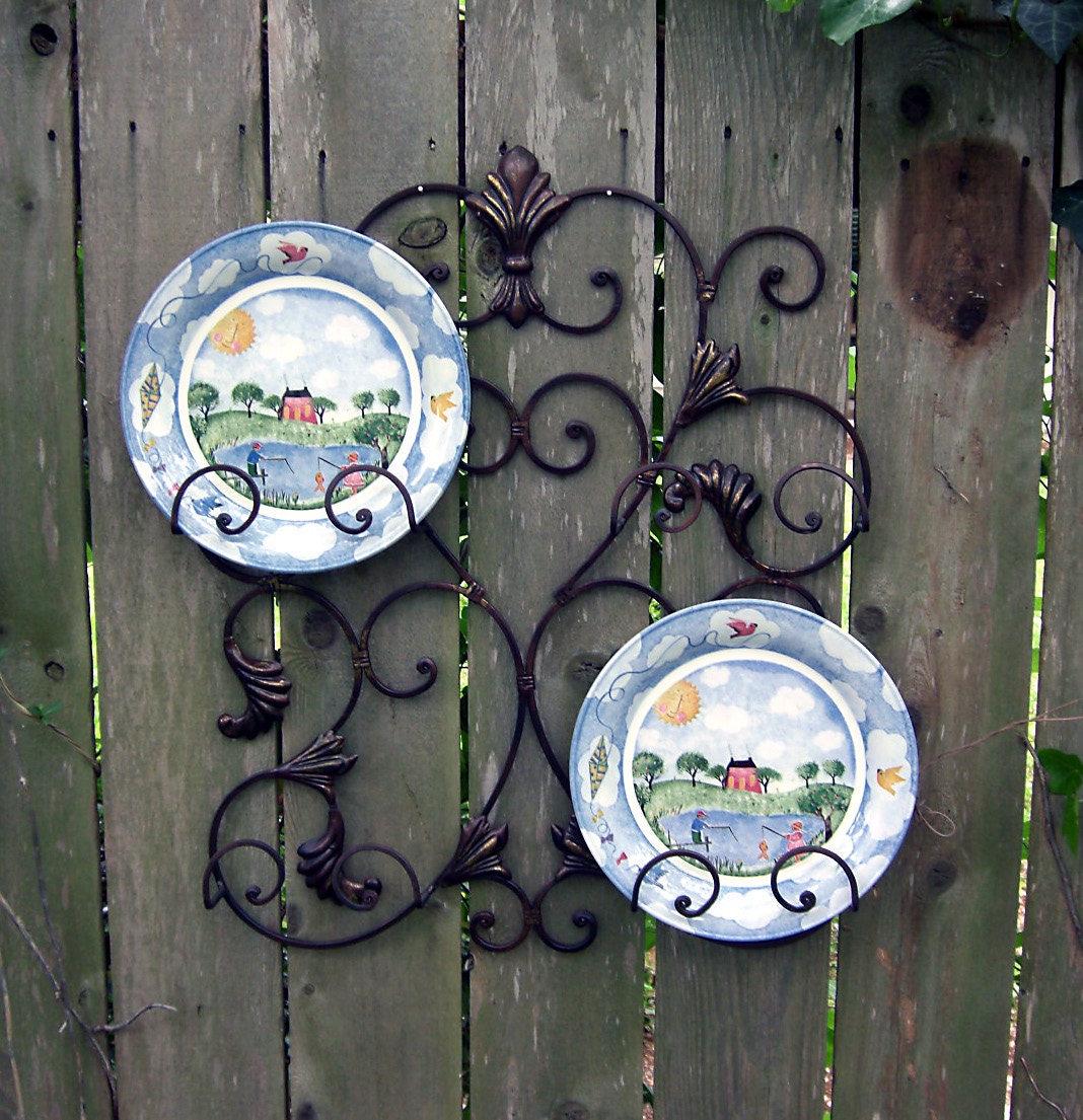 Large Wrought Iron Metal Plate Rack / Fleur de Lis