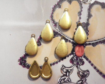6 Vintage Brass 14mm Teardrop Lockets